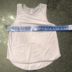 Lululemon tank top 18in pit to pit.